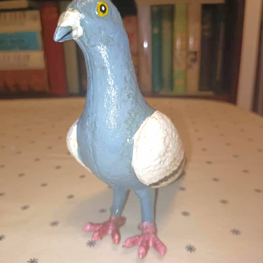 Cast Iron Standing Pigeon Figure 19cm Outdoor Statue Garden Sculpture Birds Garden Decor Realistic Pigeon Figurine